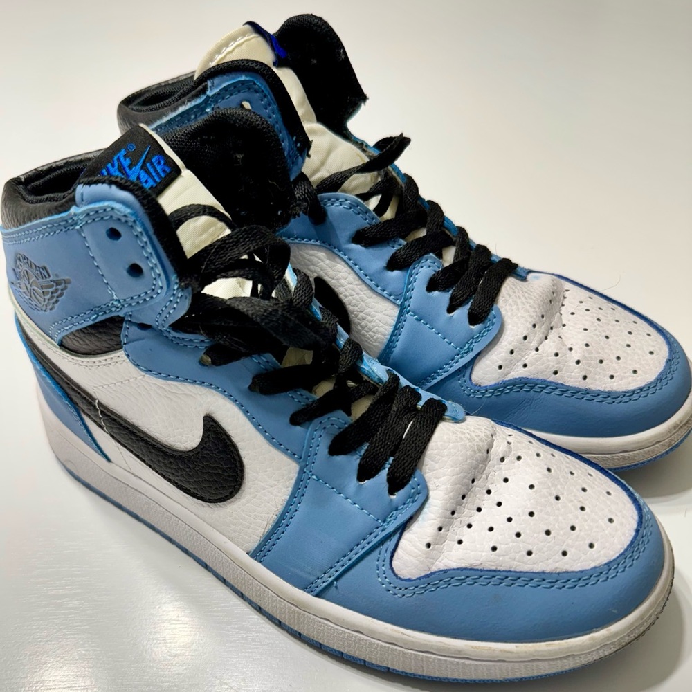 Jordan Blue and White Sneakers with Classic High-Top Design